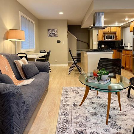 Designer Themed 4 Bedroom In Best Location With Patio And Fireplace Chicago Exterior photo