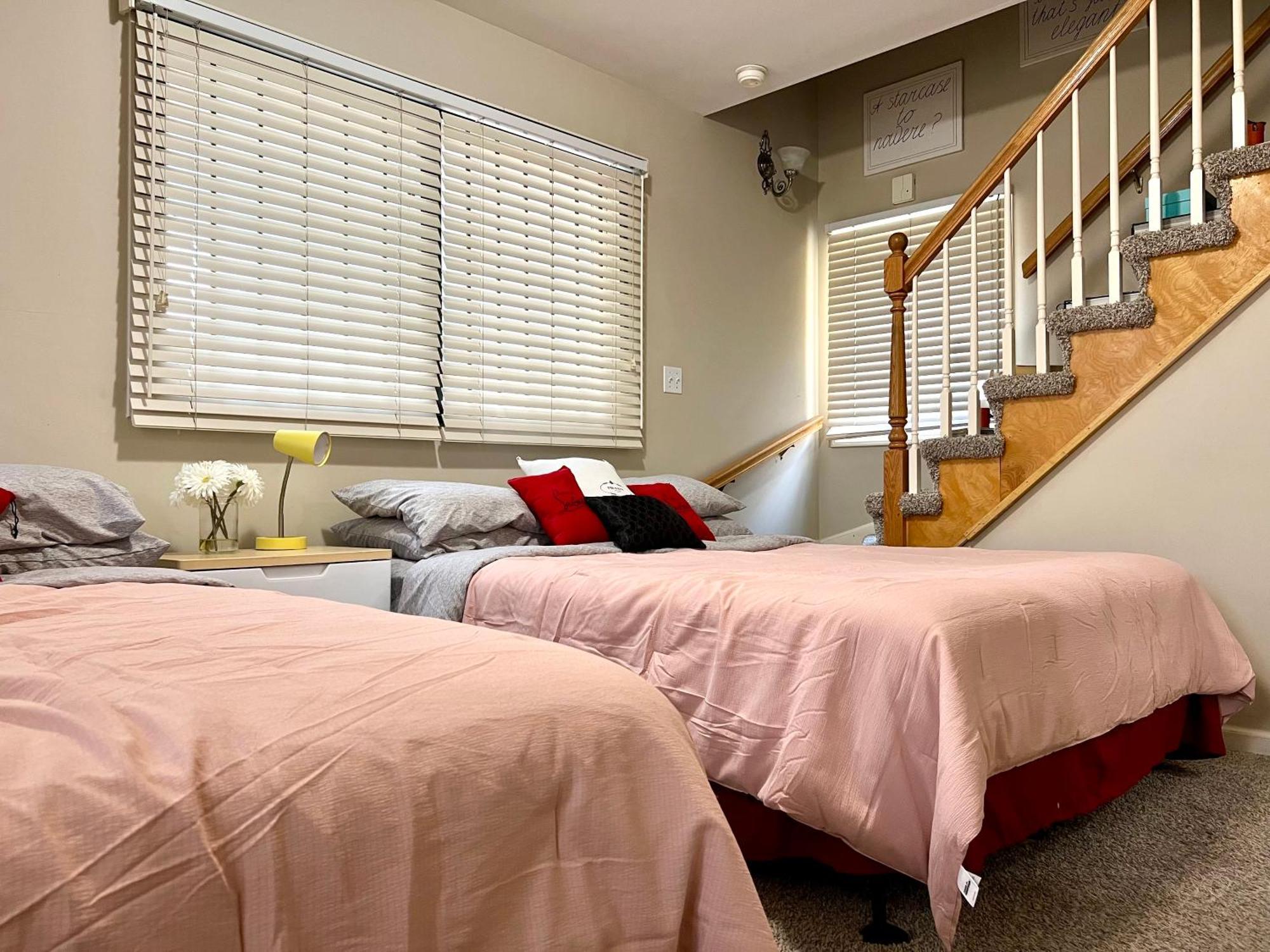 Designer Themed 4 Bedroom In Best Location With Patio And Fireplace Chicago Exterior photo