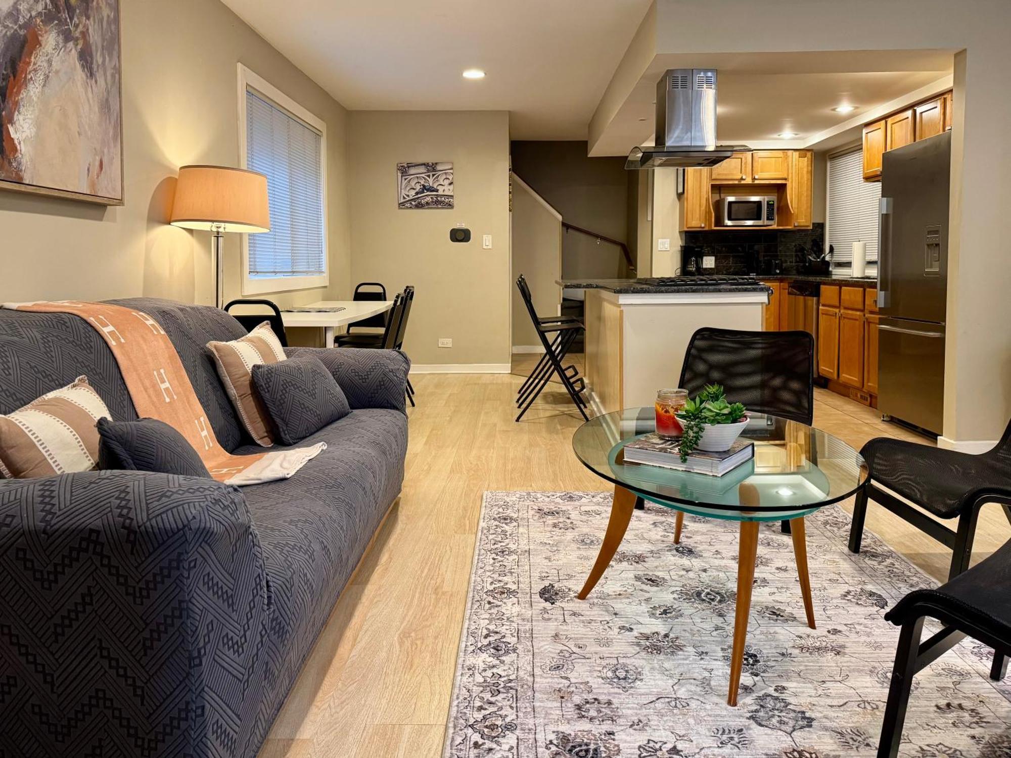 Designer Themed 4 Bedroom In Best Location With Patio And Fireplace Chicago Exterior photo