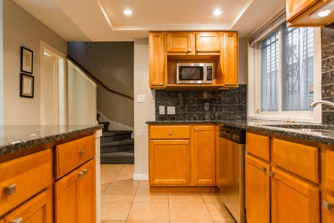 Designer Themed 4 Bedroom In Best Location With Patio And Fireplace Chicago Exterior photo
